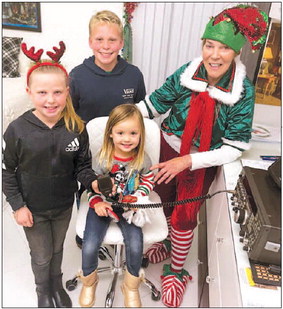 LW Ham radio operator contacts   Santa in North Pole to delight of kids