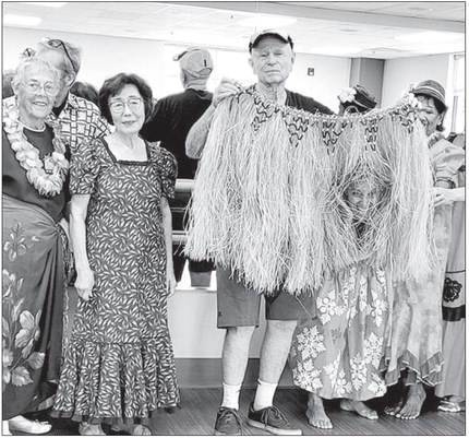 LWer donates authentic Tonga skirt to Hui O Hula